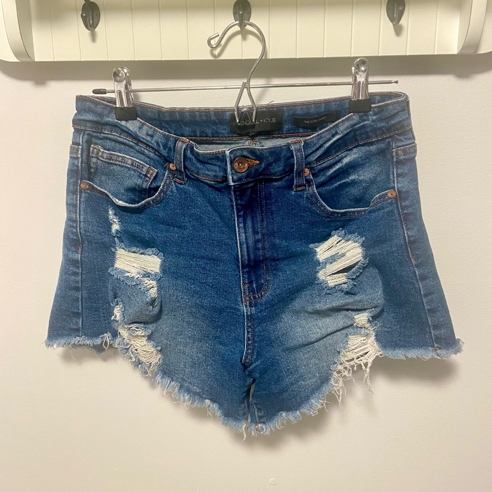 EUC Kendall + Kylie high rise jean “the icon short”. Sz. 9
